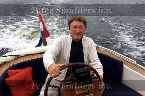 Vinkeveen 21 Juni 2002
Peter Smulders zanger uit tilburg in een sloep