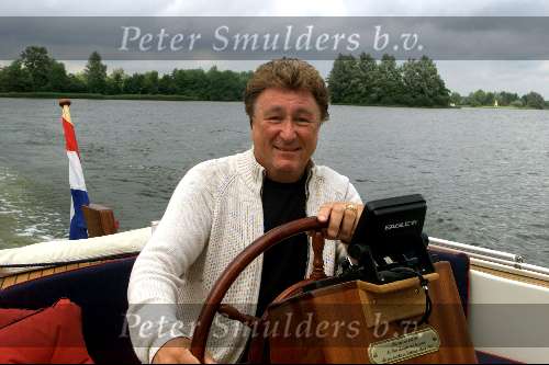 Vinkeveen 21 Juni 2002
Peter Smulders zanger uit tilburg in een sloep