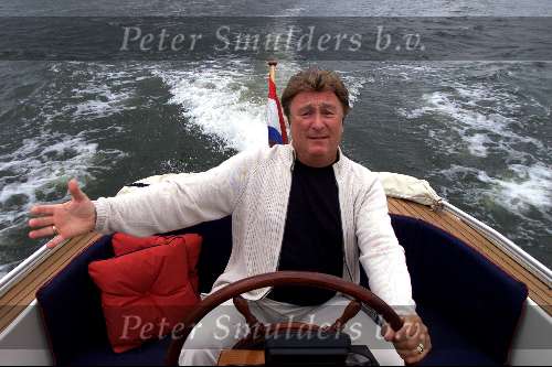 Vinkeveen 21 Juni 2002
Peter Smulders zanger uit tilburg in een sloep