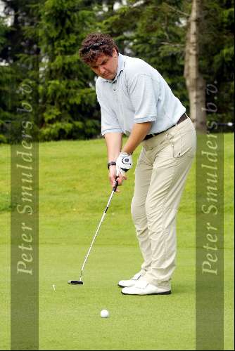 Eemnes 22 juni 2002
Golfen voor het ronald Mc Donald kinderhuis
op de Goyen Golf en country club.
Rene Froger