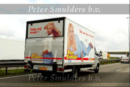 Amsterdam 12 juni 2002
Vrachtwagen met reklame van Tatjana