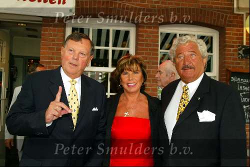 Rotterdam 30 juni 2002
Corry v Gorp 60 jaar surpriseparty
Tom Westermeijer Sr.  met Hans Boskamp en tine Boskamp