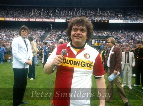 De Kuip Feyenoorstadion 1985
Afscheid Wim v Hanegem
Optreden andre Hazes in een Feyenoord-shirt
Op achtergrond Jan v Dooren