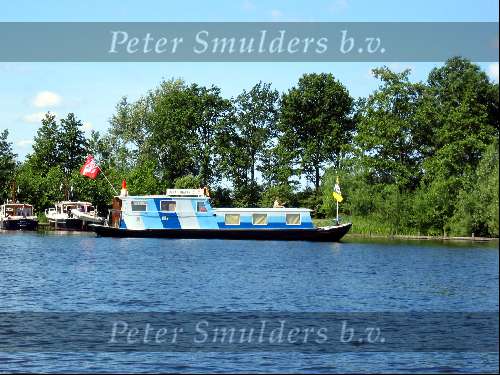 Cafetaria boot op de vinkeveense Plassen