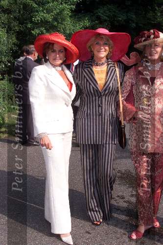 Breukelen 13 juni 2001
Haringparty op Neyenrode.
Christine Kroonenberg Astrid Engels