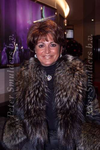 Scheveningen 18 december 2000
Kerstborel Princess in het circustheater.
Christine Kronenburg met vriendin