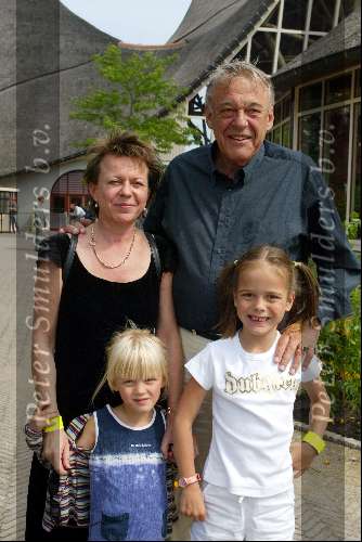 Kaatsheuvel 22 juni 2003
Opening nieuwe show in de efteling
Hans v Mierlo en Connie Palmen met kleinkinderen