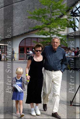 Kaatsheuvel 22 juni 2003
Opening nieuwe show in de efteling
Hans v Mierlo en Connie Palmen met kleindochter