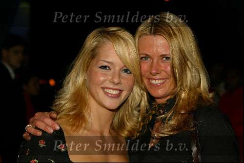 Hilversum 24 maart 2002
Gala  Willeke Alberti Foundation bij studio 21
Danielle van t Schip met Chantal Janzen