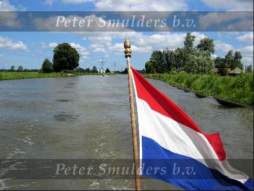 Villa aan de Vecht
Sloepentocht met nederlandse vlag