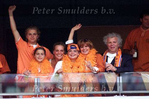 Amsterdam 11 juni 2000
Nederland-Tjechie 1-0 tijdens EK
Annetrije de Kroes met haar vader Eddy de Kroes zus Geraldine de Kroes en Erna de Kroes
