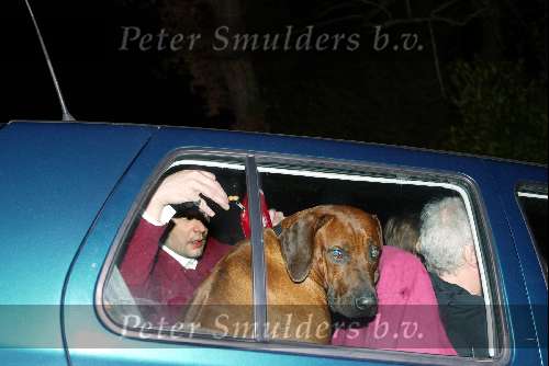 St Georges 28 februari 2003
Prinses Margarita met haar hond op weg naar het politieburo Edwin de Roy v Zuydewijn