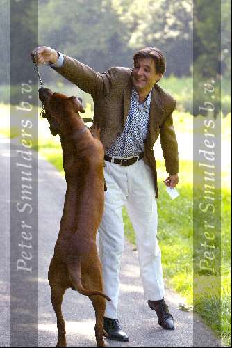 Amsterdam 25 juni 2003
Edwin de Roy v Zuydewijn met zijn hond.