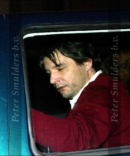 St Georges 28 februari 2003
Prinses Margarita met haar hond op weg naar het politieburo Edwin de Roy v Zuydewijn