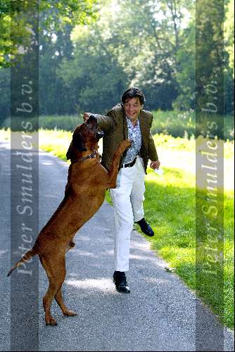 Amsterdam 25 juni 2003
Edwin de Roy v Zuydewijn met zijn hond.