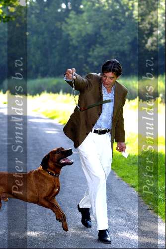 Amsterdam 25 juni 2003
Edwin de Roy v Zuydewijn met zijn hond.