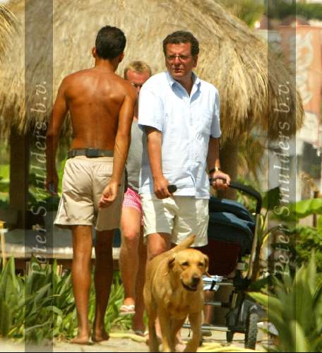 Marbella 15 juni 2003
Edwin de Vries wandelend met zijn hond