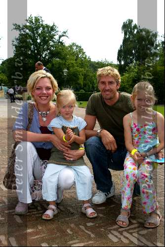 Kaatsheuvel 22 juni 2003
Opening nieuwe show in de efteling
Esther Duller met gezin
