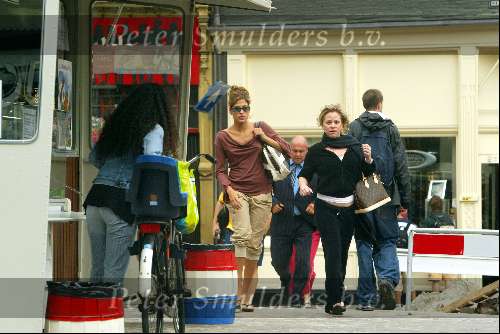 Amsterdam 19 juni 2003
Eva Mendes shoppend