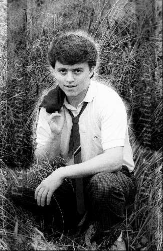 Netersel 22 Augustus 1985
Fons Spooren ( ex Commercieel direkteur bij PSV Betaald votbal ) gefotografeerd als zanger