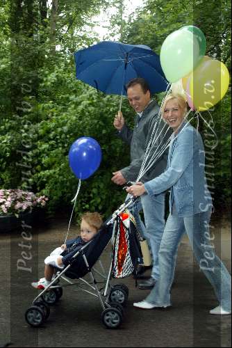 Kaatsheuvel, 5 juni 2003 De Efteling
Villa Pardoes
Frans Bauer met vrouw en zoon