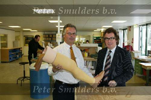 Eindhoven 14 April 2003
Pieter Bosman en dirk bosman bij de protheseafdeling