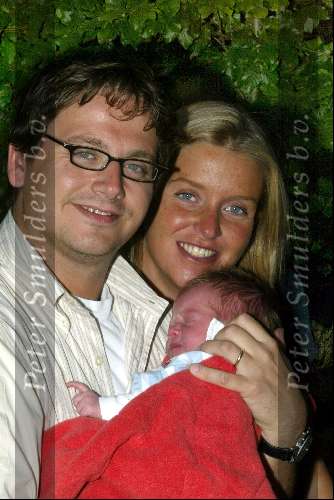 Tilburg 20 Juni 2003
Guus Meeuwis met zijn vriendin en pas geboren dochter.