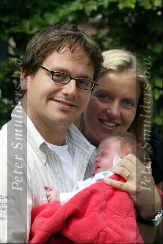 Tilburg 20 Juni 2003
Guus Meeuwis met zijn vriendin en pas geboren dochter.
