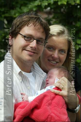 Tilburg 20 Juni 2003
Guus Meeuwis met zijn vriendin en pas geboren dochter.