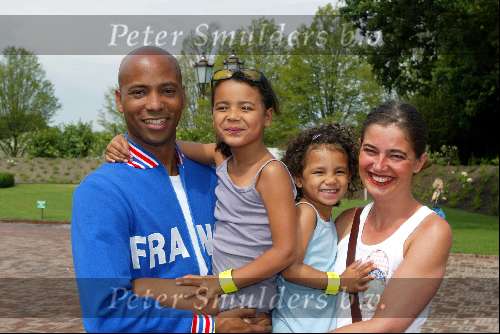 Kaataheuvel 22 juni 2003
Opening nieuwe show in de efteling
Hmberto Tan met gezin