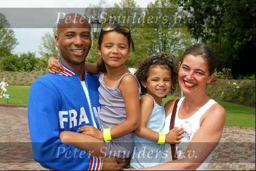 Kaataheuvel 22 juni 2003
Opening nieuwe show in de efteling
Hmberto Tan met gezin