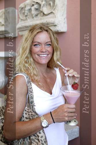 Marbella  15 juni 2003
Princess in marbella
Inge de Bruijn met een Cocktail