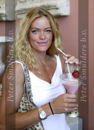 Marbella  15 juni 2003
Princess in marbella
Inge de Bruijn met een Cocktail