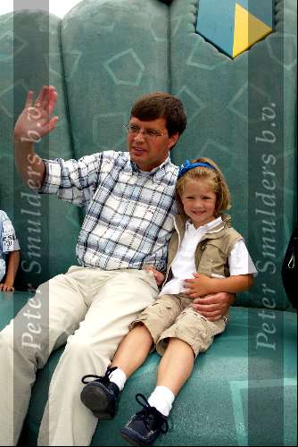 Kaatsheuvel 22 juni 2003
Opening nieuwe show in de efteling
Jan Peter Balkenende met dochter