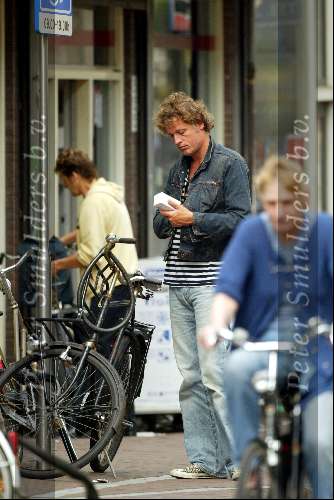 Amsterdam 3 juni 2003
jeroen pauw bij de apotheek