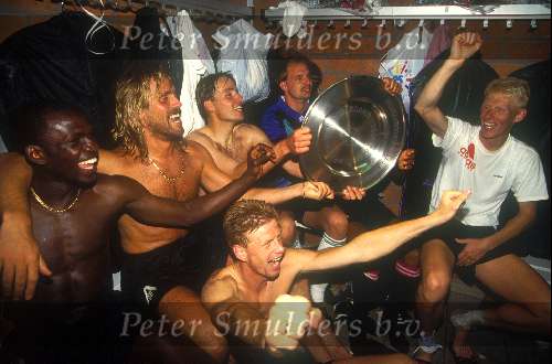 Feyenoord Landskampioen
Ibiku, john de Wolf, Rob Witschge, Ed de Goeij,Joen v Loen en Arnold Scholten