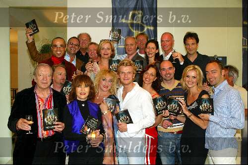Amsterdam 2 juni 2003
presentatie dvd 3 musketiers in pand van joop v d ende theaterprodukties in amsterdam
ramses shaffy Bastiaan Ragas Liesbeth List Karin bloemen Tooske v Breughem Joop v d Ende Rob d Nijs Joop v d Ende Bolland & Bolland