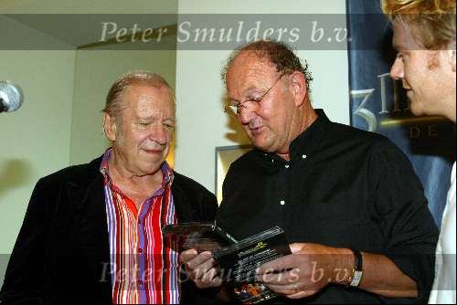 Amsterdam 2 juni 2003
presentatie dvd 3 musketiers in pand van joop v d ende theaterprodukties in amsterdam
ramses shaffy joop v d ende en bastiaan ragas