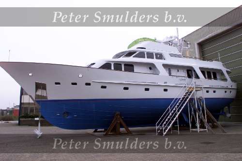 Den Bosch 14 april 2001
Jumbo IV van Prins Bernhard bij Moonen Shipyards
voor onderhoud na brand.