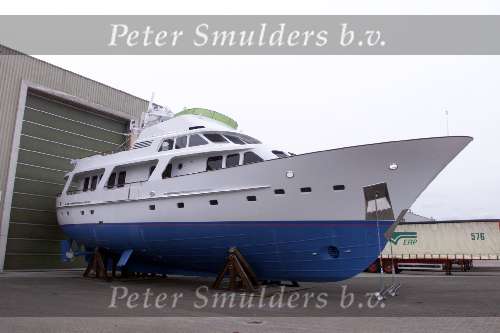 Den Bosch 14 april 2001
Jumbo IV van Prins Bernhard bij Moonen Shipyards
voor onderhoud na brand.