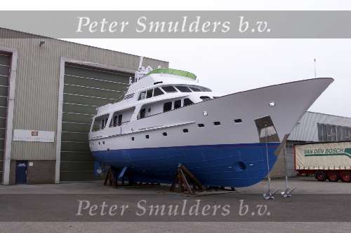 Den Bosch 14 april 2001
Jumbo IV van Prins Bernhard bij Moonen Shipyards
voor onderhoud na brand.