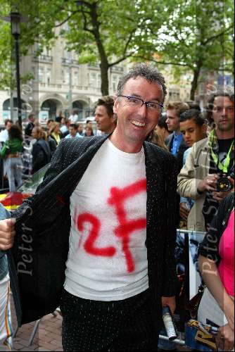 Amsterdam 18 juni 2003
premiere 2 fast 2 furious in city theater
Kas v Iersel