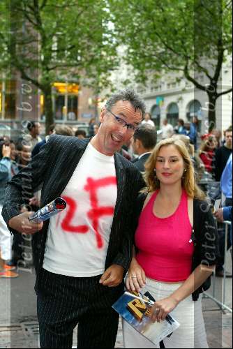 Amsterdam 18 juni 2003
premiere 2 fast 2 furious in city theater
Kas v Iersel