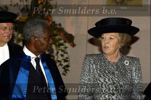 Tilburg 21 november 2002
Koningin Beatrix 
Eredoctoraat voor Kofi Annan