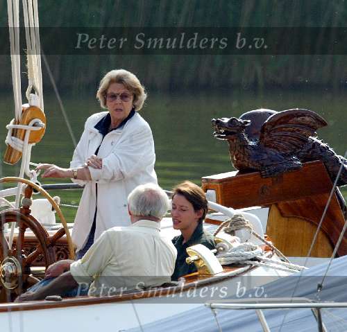 Muiden 1 juni 2003
Koningin Beatrix varen met de groene draeck