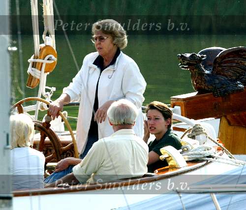 Muiden 1 juni 2003
Koningin Beatrix varen met de groene draeck