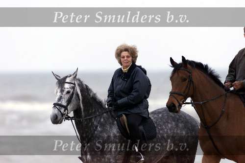 Katwijk aan zee 2 mei 2000
Koningin Beatrix te paard op het strand