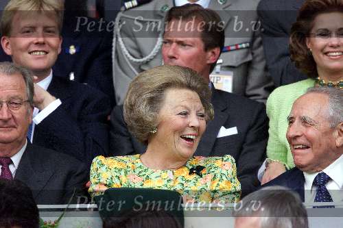 Rotterdam, 2 juli 2000   Euro 2000
Frankrijk-Italie, eindstand na verlenging 2-1
Koningin Beatrix met naast haar Koning Albert van Belgie en Prins Willem Alexander