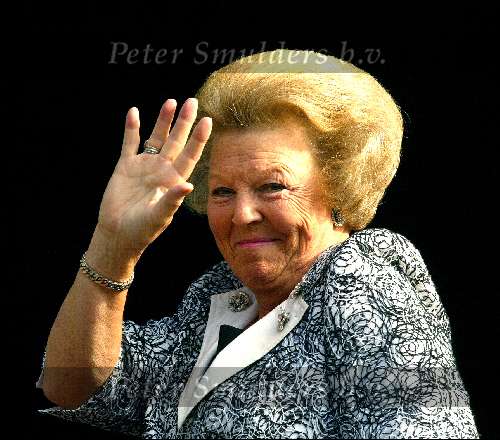 Amsterdam 3 oktober 2003
Koningin Beatrix bij paleis op de dam