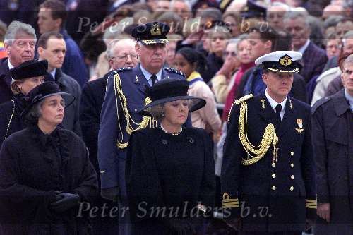 Amsterdam 4 mei 2001
Dodenherdenking op de dam met Koningin Beatrix en Prins Willem Alexander(in uniform)